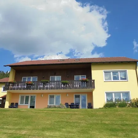 Bauer Mit Wunderschoenem Panoramablick Daire